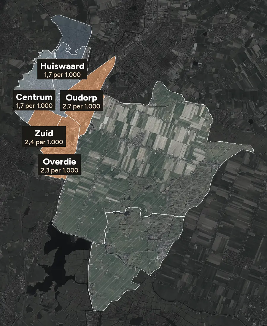 Luchtfoto van Alkmaar met de wijken ingekleurd