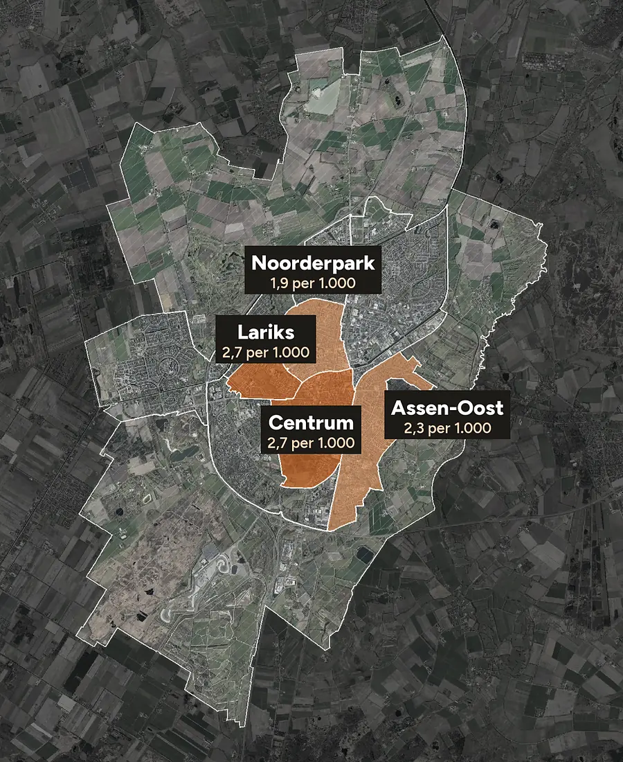 Luchtfoto van Assen met de wijken ingekleurd