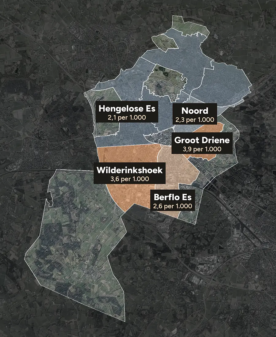Luchtfoto van Hengelo met de wijken ingekleurd