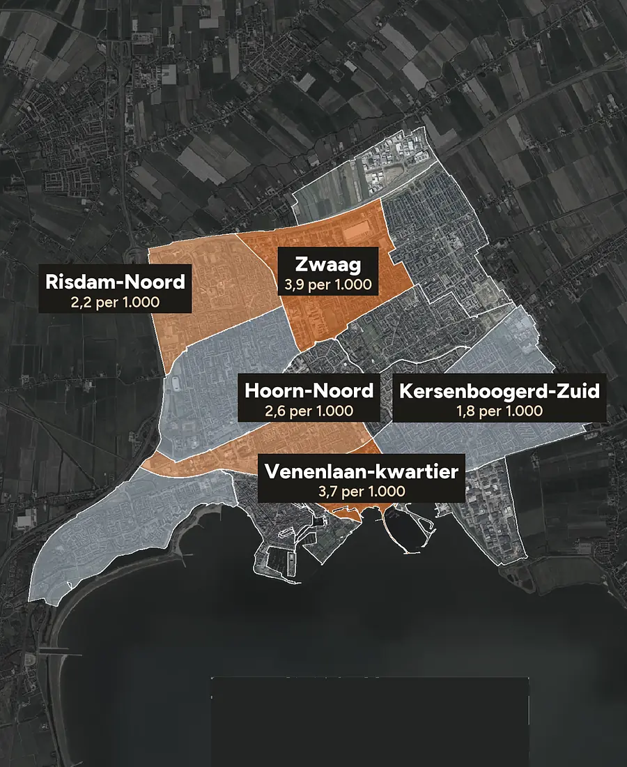 Luchtfoto van Hoorn met de wijken ingekleurd