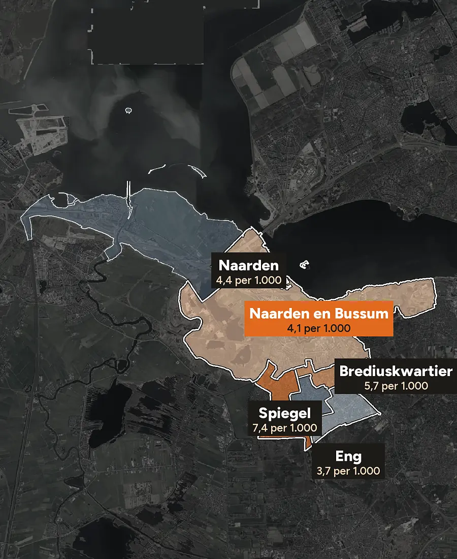 Luchtfoto van Naarden en Bussum met de wijken ingekleurd