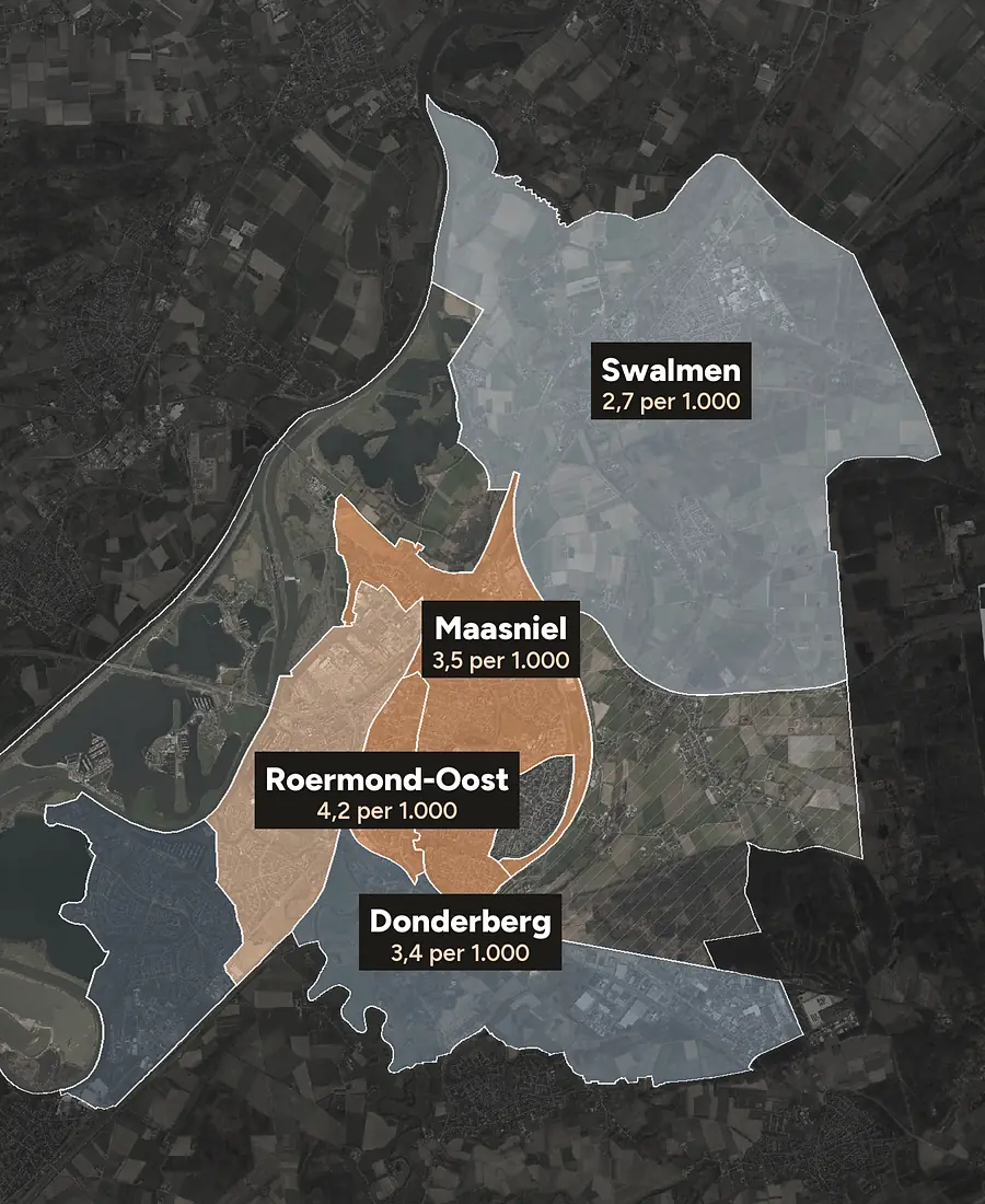 Luchtfoto van Roermond met de wijken ingekleurd