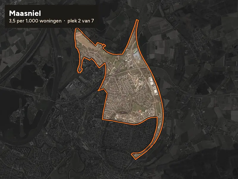 Luchtfoto van Maasniel in Roermond, ingezoomd: 3,5 woninginbraken per 1.000 woningen per jaar