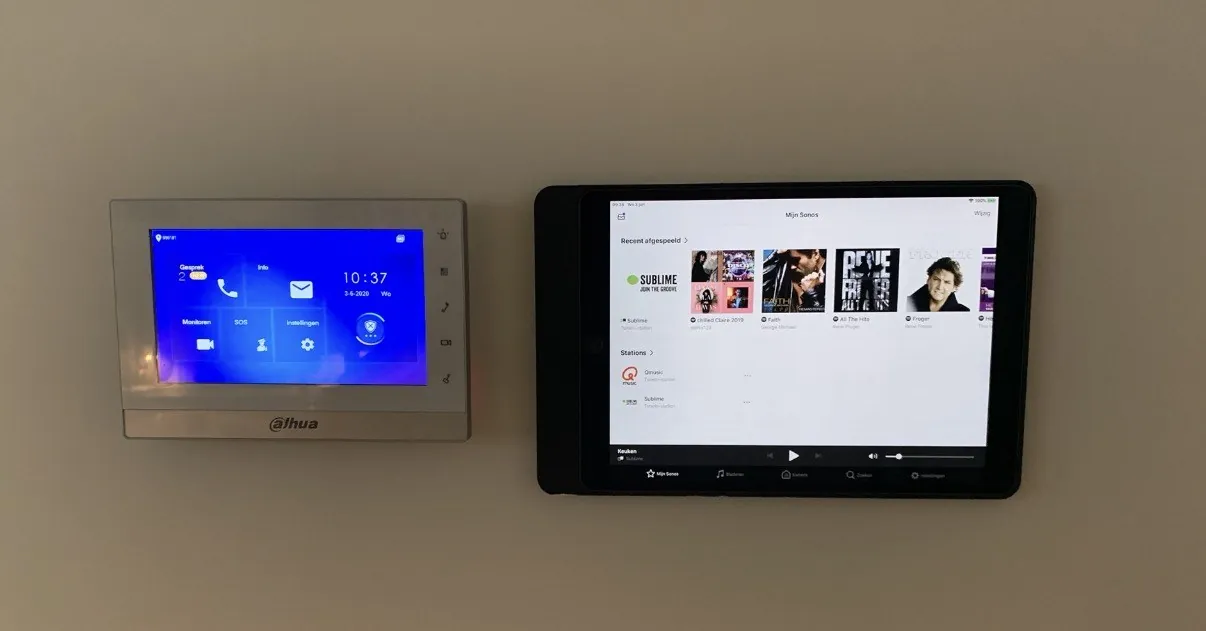 Intercomscherm en bediening voor audio per zone samen op één wand in Amsterdam